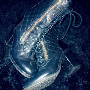 Guess quilted leather boots